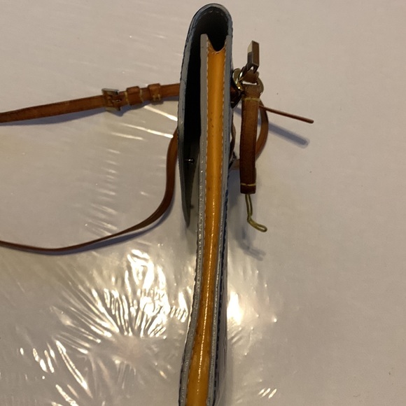 Louis Vuitton belt bag - Picture 7 of 11